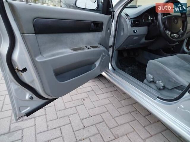Серый Шевроле Лачетти, объемом двигателя 1.6 л и пробегом 290 тыс. км за 3850 $, фото 19 на Automoto.ua