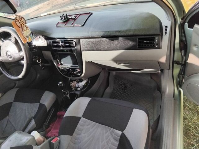 Серый Шевроле Лачетти, объемом двигателя 1.8 л и пробегом 213 тыс. км за 3800 $, фото 5 на Automoto.ua