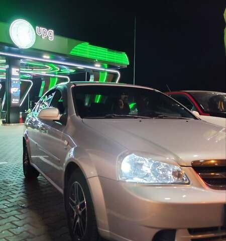 Сірий Шевроле Лачетті, об'ємом двигуна 1.8 л та пробігом 220 тис. км за 5600 $, фото 3 на Automoto.ua