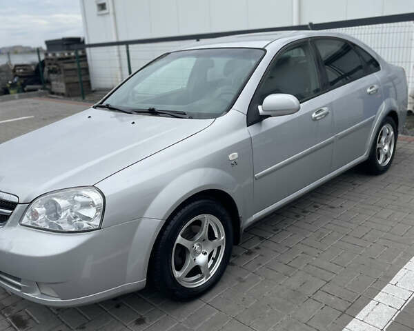 Серый Шевроле Лачетти, объемом двигателя 1.8 л и пробегом 309 тыс. км за 4499 $, фото 2 на Automoto.ua