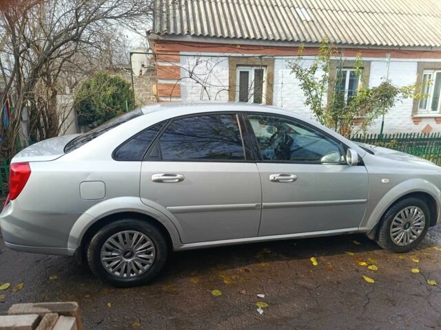 Серый Шевроле Лачетти, объемом двигателя 1.8 л и пробегом 300 тыс. км за 3500 $, фото 2 на Automoto.ua