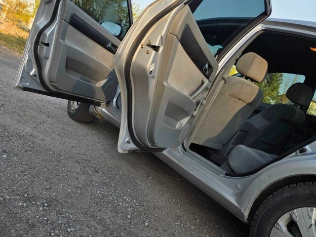 Серый Шевроле Лачетти, объемом двигателя 1.8 л и пробегом 240 тыс. км за 3650 $, фото 1 на Automoto.ua