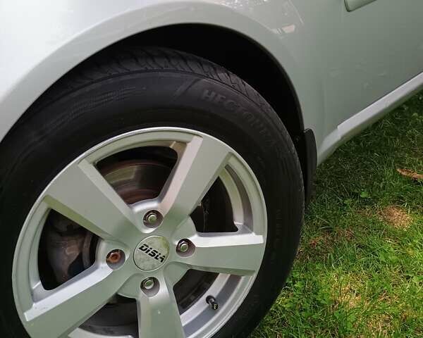 Серый Шевроле Лачетти, объемом двигателя 1.6 л и пробегом 238 тыс. км за 3850 $, фото 45 на Automoto.ua