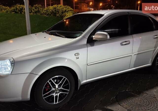 Сірий Шевроле Лачетті, об'ємом двигуна 1.8 л та пробігом 220 тис. км за 5600 $, фото 1 на Automoto.ua