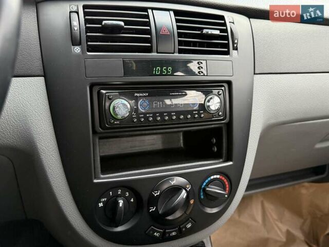 Серый Шевроле Лачетти, объемом двигателя 1.8 л и пробегом 65 тыс. км за 4800 $, фото 13 на Automoto.ua