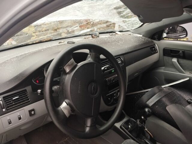 Серый Шевроле Лачетти, объемом двигателя 0 л и пробегом 180 тыс. км за 1000 $, фото 3 на Automoto.ua