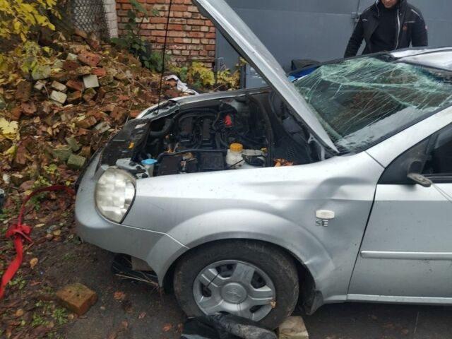 Серый Шевроле Лачетти, объемом двигателя 0 л и пробегом 180 тыс. км за 1000 $, фото 5 на Automoto.ua