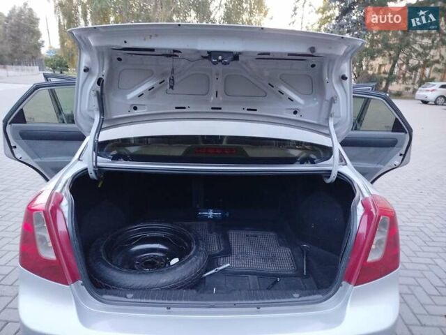 Серый Шевроле Лачетти, объемом двигателя 1.6 л и пробегом 290 тыс. км за 3850 $, фото 25 на Automoto.ua