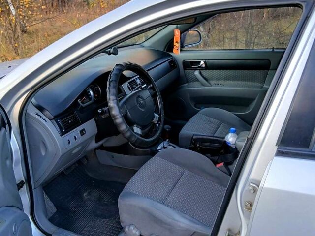 Серый Шевроле Лачетти, объемом двигателя 1.8 л и пробегом 189 тыс. км за 3999 $, фото 5 на Automoto.ua