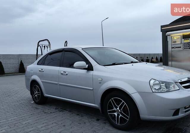 Сірий Шевроле Лачетті, об'ємом двигуна 1.8 л та пробігом 220 тис. км за 5600 $, фото 4 на Automoto.ua