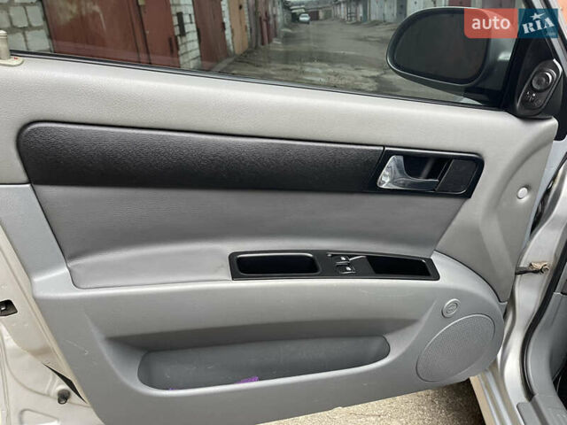Серый Шевроле Лачетти, объемом двигателя 1.8 л и пробегом 294 тыс. км за 3900 $, фото 13 на Automoto.ua