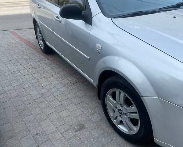 Серый Шевроле Лачетти, объемом двигателя 1.6 л и пробегом 250 тыс. км за 3500 $, фото 2 на Automoto.ua