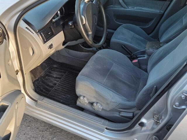 Серый Шевроле Лачетти, объемом двигателя 1.8 л и пробегом 240 тыс. км за 3650 $, фото 3 на Automoto.ua