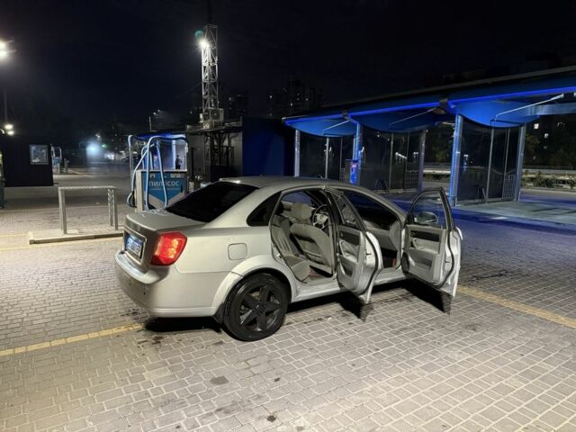 Серый Шевроле Лачетти, объемом двигателя 1.6 л и пробегом 270 тыс. км за 2750 $, фото 3 на Automoto.ua