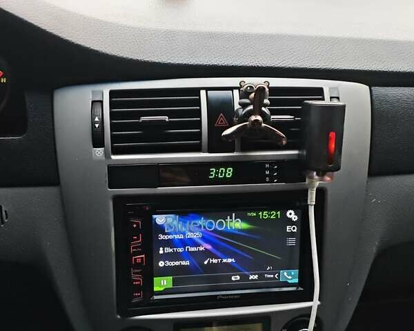 Серый Шевроле Лачетти, объемом двигателя 1.8 л и пробегом 165 тыс. км за 4000 $, фото 5 на Automoto.ua