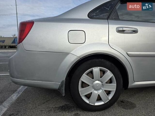 Сірий Шевроле Лачетті, об'ємом двигуна 1.8 л та пробігом 167 тис. км за 4000 $, фото 16 на Automoto.ua