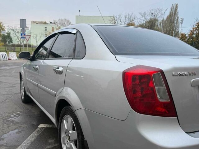 Серый Шевроле Лачетти, объемом двигателя 1.8 л и пробегом 220 тыс. км за 4000 $, фото 2 на Automoto.ua