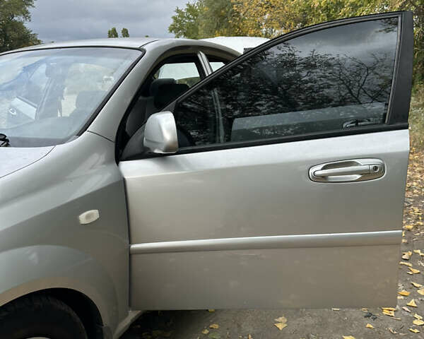 Серый Шевроле Лачетти, объемом двигателя 1.6 л и пробегом 255 тыс. км за 3600 $, фото 29 на Automoto.ua