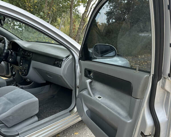 Серый Шевроле Лачетти, объемом двигателя 1.6 л и пробегом 255 тыс. км за 3600 $, фото 37 на Automoto.ua