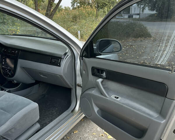 Серый Шевроле Лачетти, объемом двигателя 1.6 л и пробегом 255 тыс. км за 3600 $, фото 14 на Automoto.ua