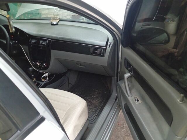 Серый Шевроле Лачетти, объемом двигателя 1.8 л и пробегом 355 тыс. км за 3499 $, фото 10 на Automoto.ua