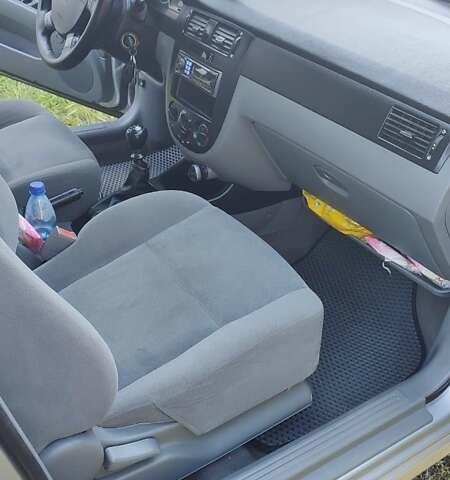 Серый Шевроле Лачетти, объемом двигателя 1.8 л и пробегом 175 тыс. км за 4600 $, фото 19 на Automoto.ua