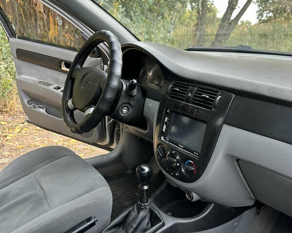 Серый Шевроле Лачетти, объемом двигателя 1.6 л и пробегом 255 тыс. км за 3600 $, фото 35 на Automoto.ua