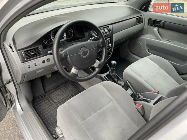 Серый Шевроле Лачетти, объемом двигателя 1.6 л и пробегом 144 тыс. км за 5300 $, фото 20 на Automoto.ua