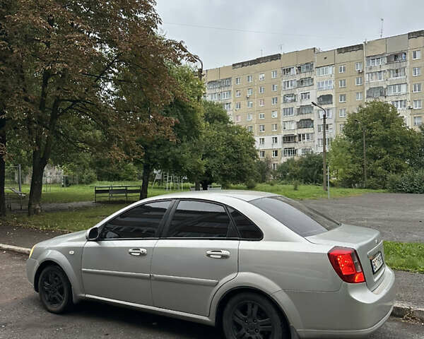 Серый Шевроле Лачетти, объемом двигателя 1.8 л и пробегом 259 тыс. км за 4399 $, фото 2 на Automoto.ua