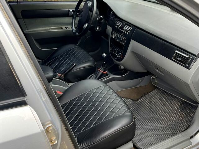 Серый Шевроле Лачетти, объемом двигателя 1.8 л и пробегом 313 тыс. км за 2800 $, фото 4 на Automoto.ua