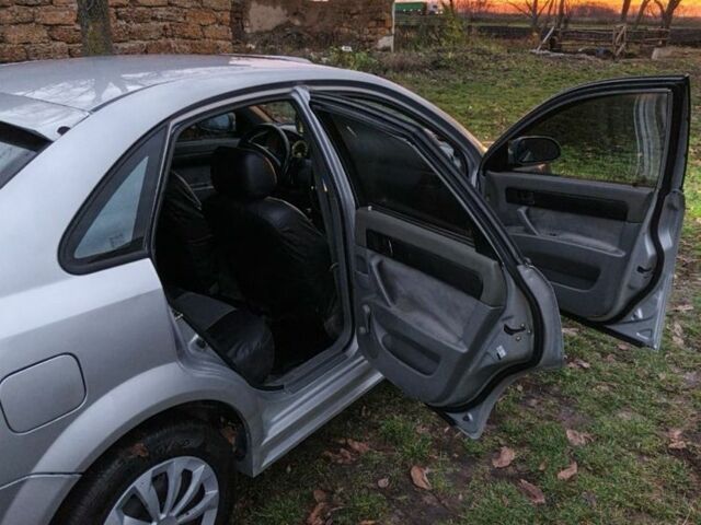Сірий Шевроле Лачетті, об'ємом двигуна 1.8 л та пробігом 200 тис. км за 4000 $, фото 9 на Automoto.ua