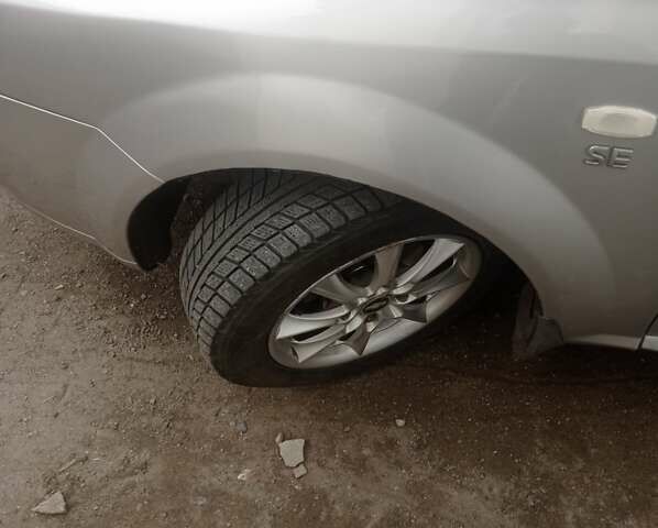 Сірий Шевроле Лачетті, об'ємом двигуна 1.6 л та пробігом 200 тис. км за 4000 $, фото 3 на Automoto.ua