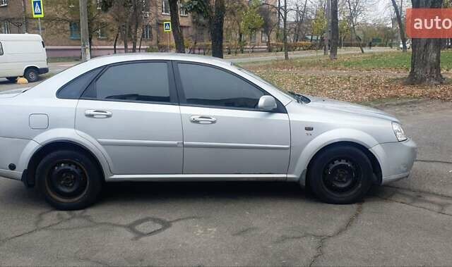 Серый Шевроле Лачетти, объемом двигателя 1.8 л и пробегом 227 тыс. км за 4000 $, фото 4 на Automoto.ua