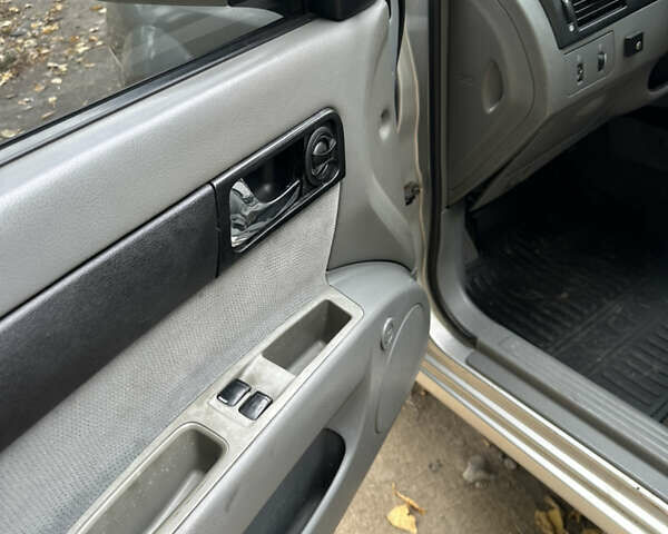 Серый Шевроле Лачетти, объемом двигателя 1.6 л и пробегом 255 тыс. км за 3600 $, фото 26 на Automoto.ua