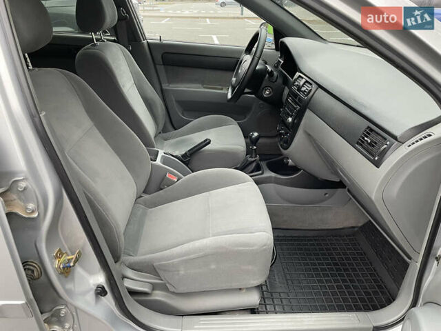 Серый Шевроле Лачетти, объемом двигателя 1.6 л и пробегом 144 тыс. км за 5300 $, фото 26 на Automoto.ua