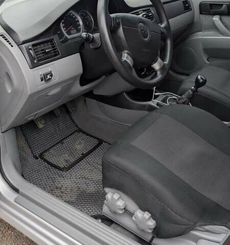 Серый Шевроле Лачетти, объемом двигателя 1.6 л и пробегом 157 тыс. км за 4900 $, фото 3 на Automoto.ua