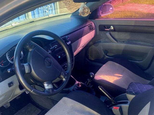 Серый Шевроле Лачетти, объемом двигателя 1.8 л и пробегом 270 тыс. км за 3200 $, фото 5 на Automoto.ua