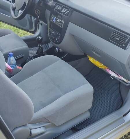 Серый Шевроле Лачетти, объемом двигателя 1.8 л и пробегом 175 тыс. км за 4600 $, фото 20 на Automoto.ua