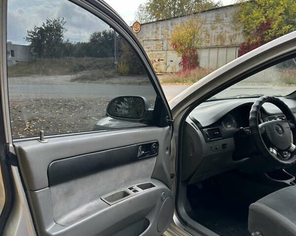 Серый Шевроле Лачетти, объемом двигателя 1.6 л и пробегом 255 тыс. км за 3600 $, фото 27 на Automoto.ua