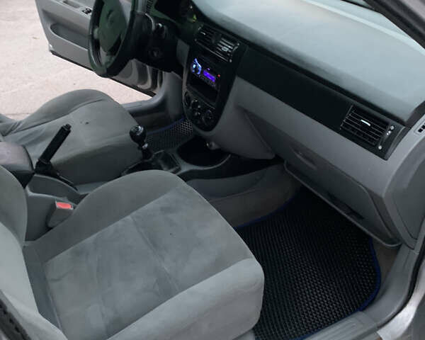 Серый Шевроле Лачетти, объемом двигателя 1.8 л и пробегом 294 тыс. км за 2600 $, фото 9 на Automoto.ua