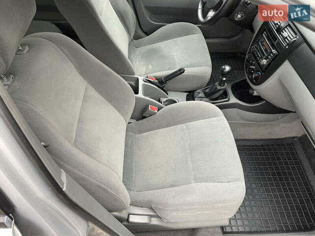 Серый Шевроле Лачетти, объемом двигателя 1.6 л и пробегом 144 тыс. км за 5300 $, фото 25 на Automoto.ua