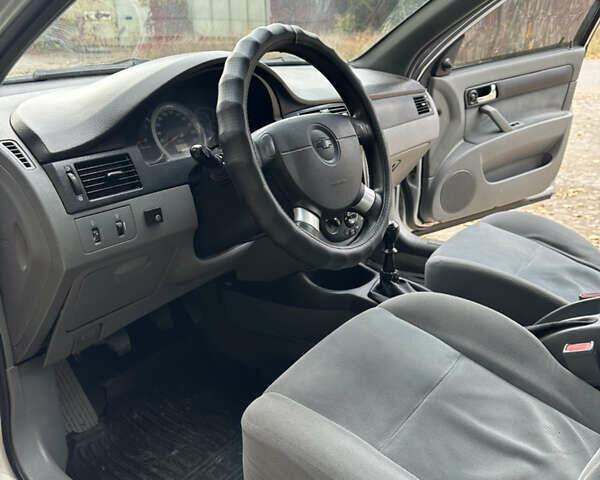 Серый Шевроле Лачетти, объемом двигателя 1.6 л и пробегом 255 тыс. км за 3600 $, фото 25 на Automoto.ua