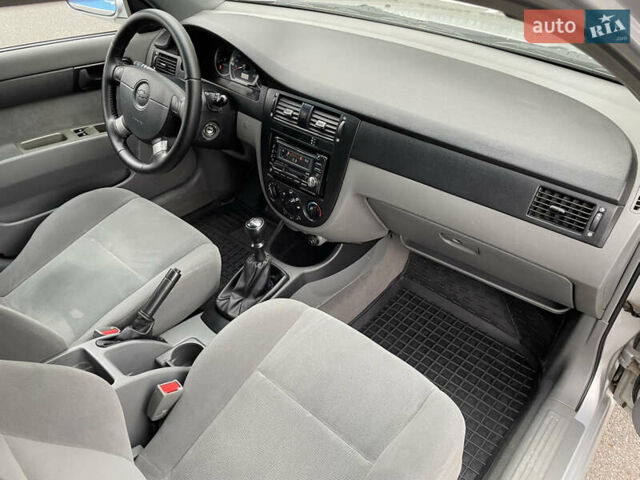 Серый Шевроле Лачетти, объемом двигателя 1.6 л и пробегом 144 тыс. км за 5300 $, фото 23 на Automoto.ua