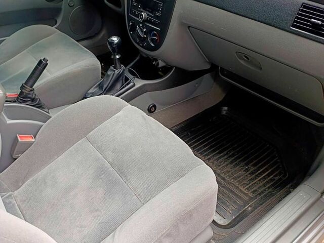 Сірий Шевроле Лачетті, об'ємом двигуна 1.8 л та пробігом 257 тис. км за 3700 $, фото 2 на Automoto.ua