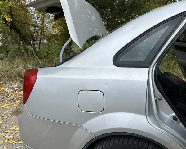 Серый Шевроле Лачетти, объемом двигателя 1.6 л и пробегом 255 тыс. км за 3600 $, фото 38 на Automoto.ua