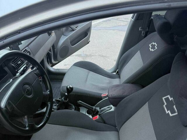 Серый Шевроле Лачетти, объемом двигателя 1.8 л и пробегом 220 тыс. км за 4000 $, фото 15 на Automoto.ua