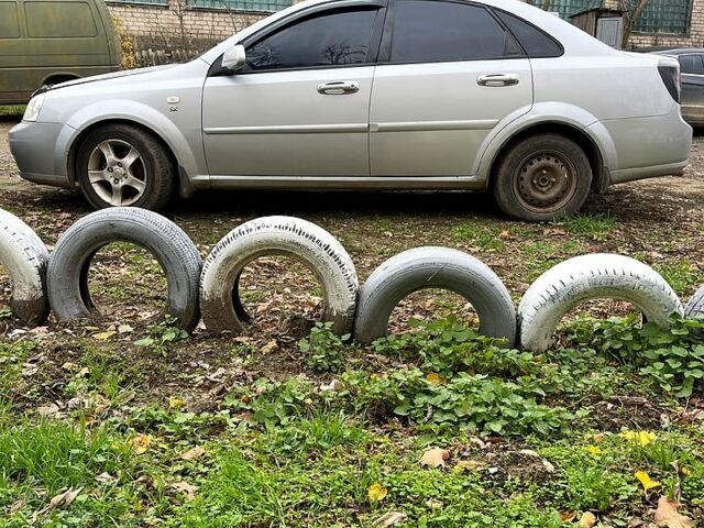 Серый Шевроле Лачетти, объемом двигателя 1.8 л и пробегом 313 тыс. км за 2800 $, фото 3 на Automoto.ua