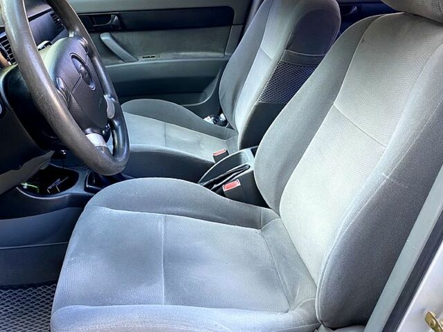 Серый Шевроле Лачетти, объемом двигателя 1.6 л и пробегом 225 тыс. км за 4500 $, фото 4 на Automoto.ua