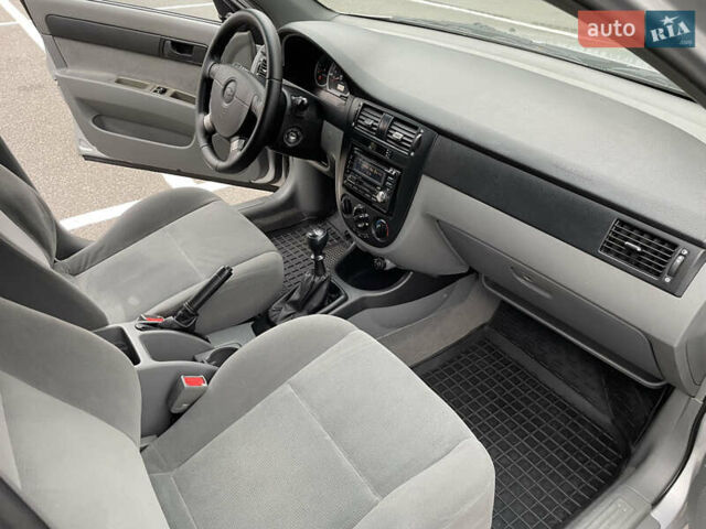 Серый Шевроле Лачетти, объемом двигателя 1.6 л и пробегом 144 тыс. км за 5300 $, фото 30 на Automoto.ua