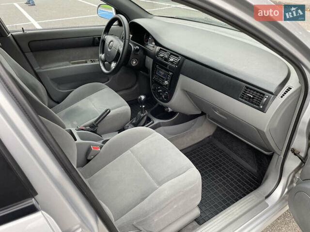 Серый Шевроле Лачетти, объемом двигателя 1.6 л и пробегом 144 тыс. км за 5300 $, фото 27 на Automoto.ua